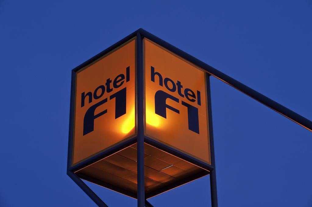 Hotelf1 Le Luc Le Cannet Des Maures Exterior foto